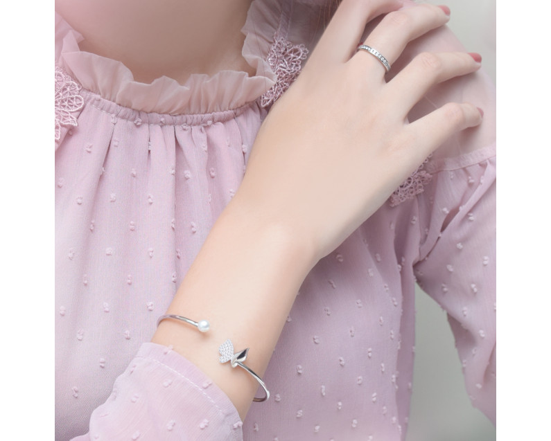 Auroses Whimsical Butterfly & Pearl Bangle