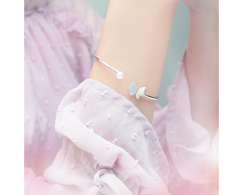 Auroses Whimsical Butterfly & Pearl Bangle
